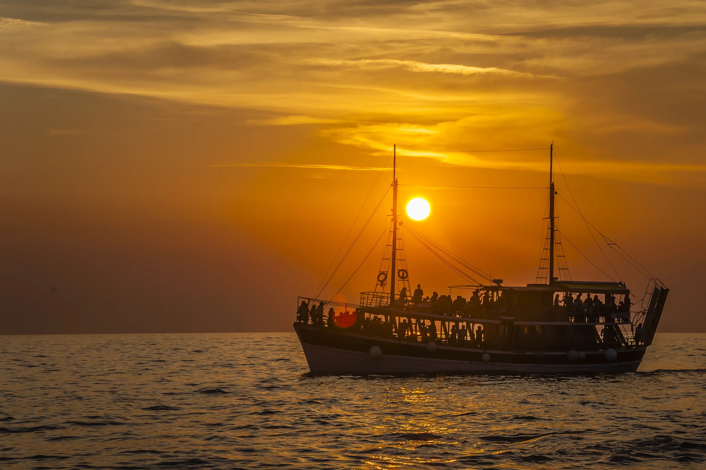 Пароходы черного моря. Пароход. Пароход в море. Корабль на закате. Вечер на корабле.