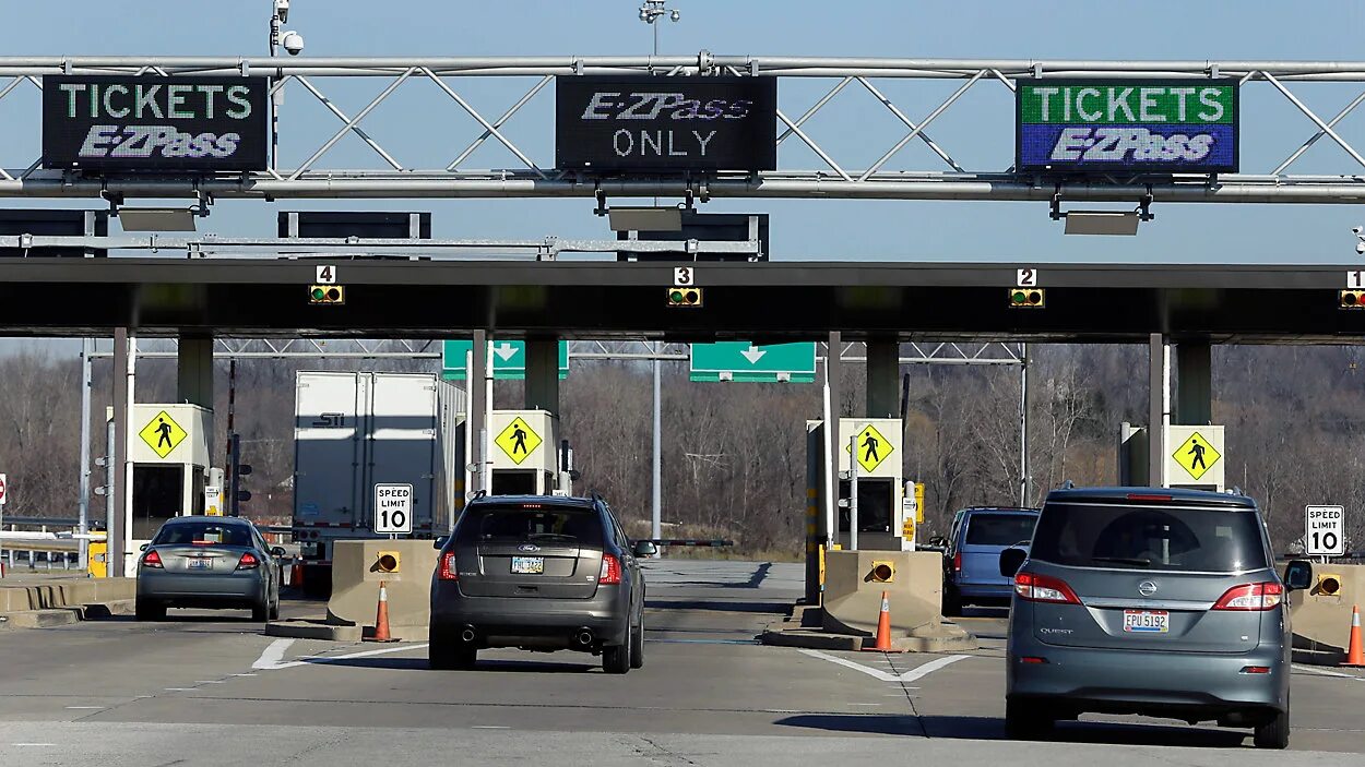 Automated toll booths on motorways. Платная дорога. Der toll. Motorway toll. Magari toll gate.