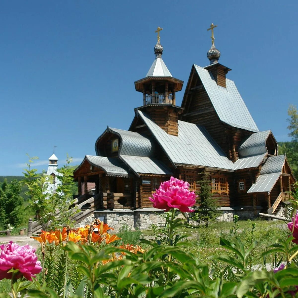 Горно алтайск одноклассники. Храм Макария Алтайского в Горно-Алтайске. Свято Макарьевский храм Горно Алтайск. Свято – Макарьевский храм. Горного-Алтая. Горно Алтайск примечательности.