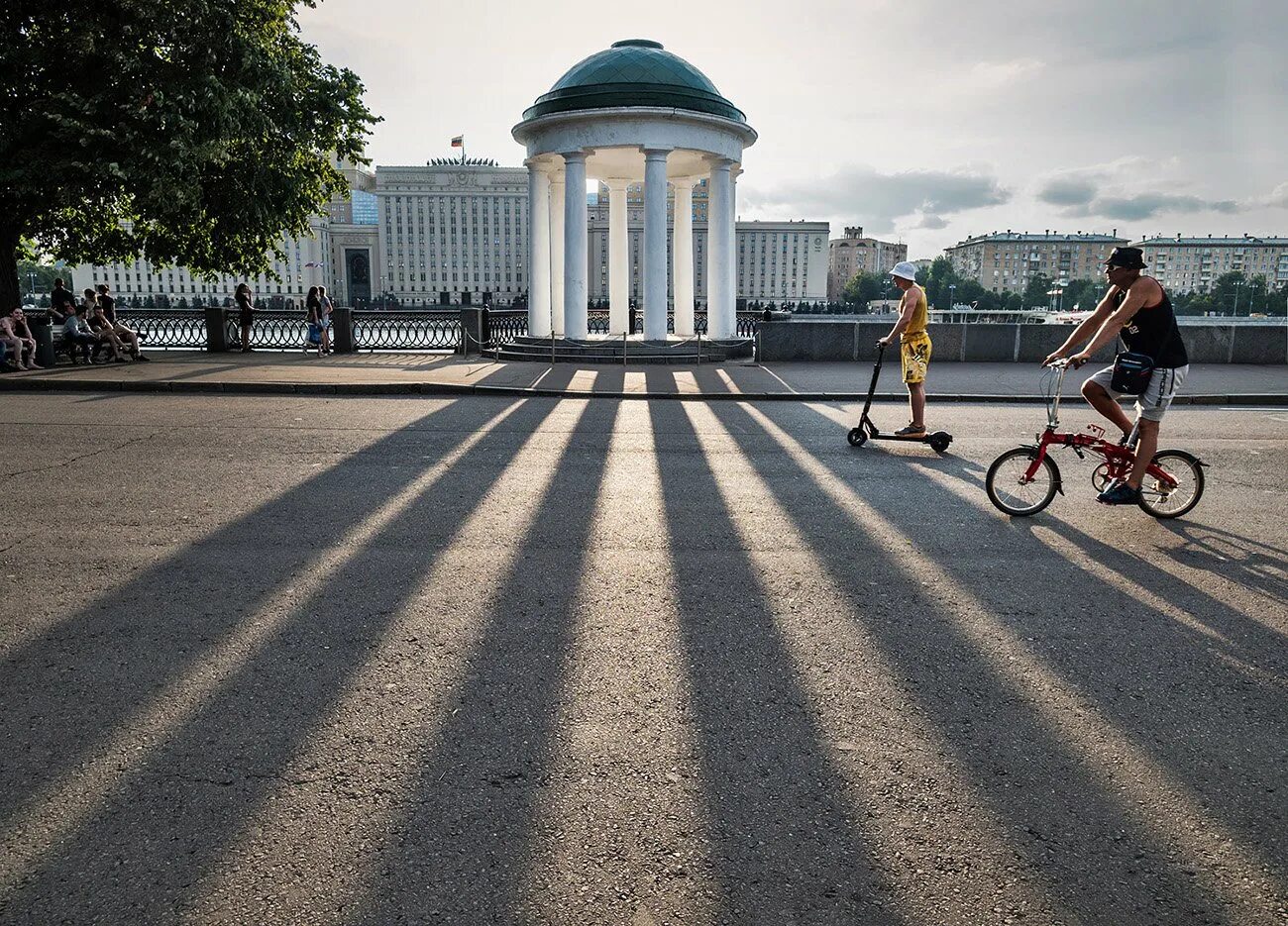 Парк горького нижний тагил. Парк Горького Москва лето. Парк Горького Мелитополь. Парк Горького Москва лето праздник. Парк Горького Москва готок.