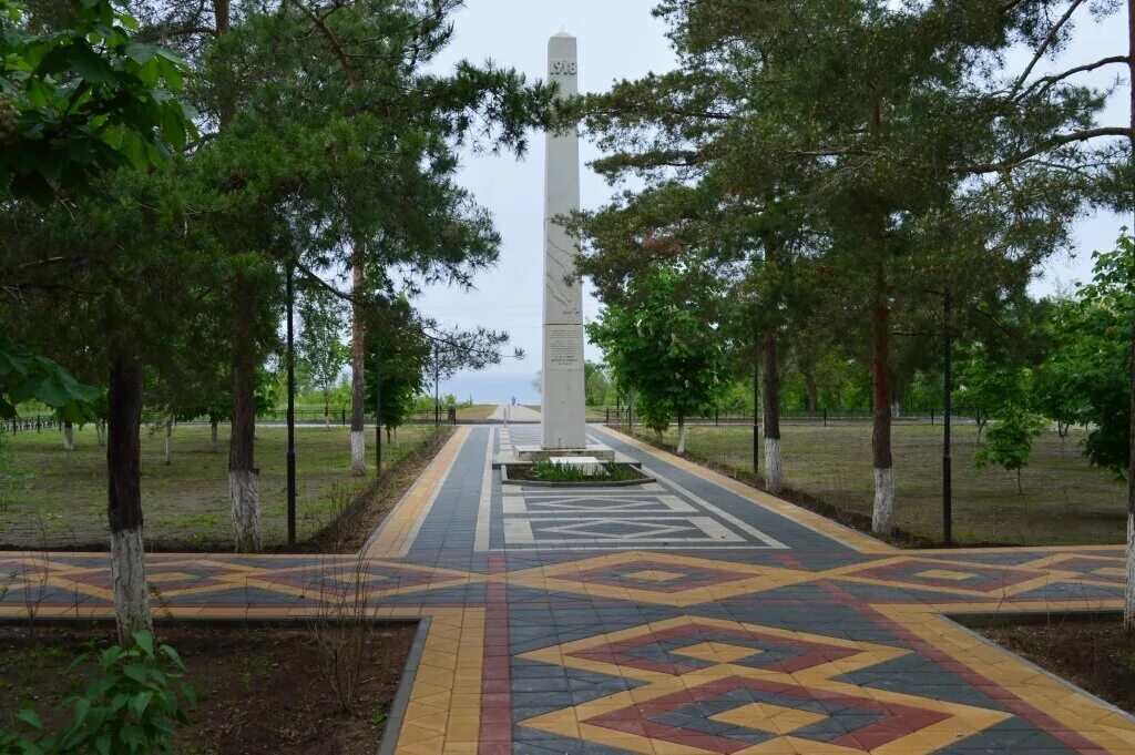 Николаевск Волгоградская область. Памятники в Николаевске Волгоградской области. Набережная Николаевск Волгоградская область. Николаевск Волгоградская область площадь.