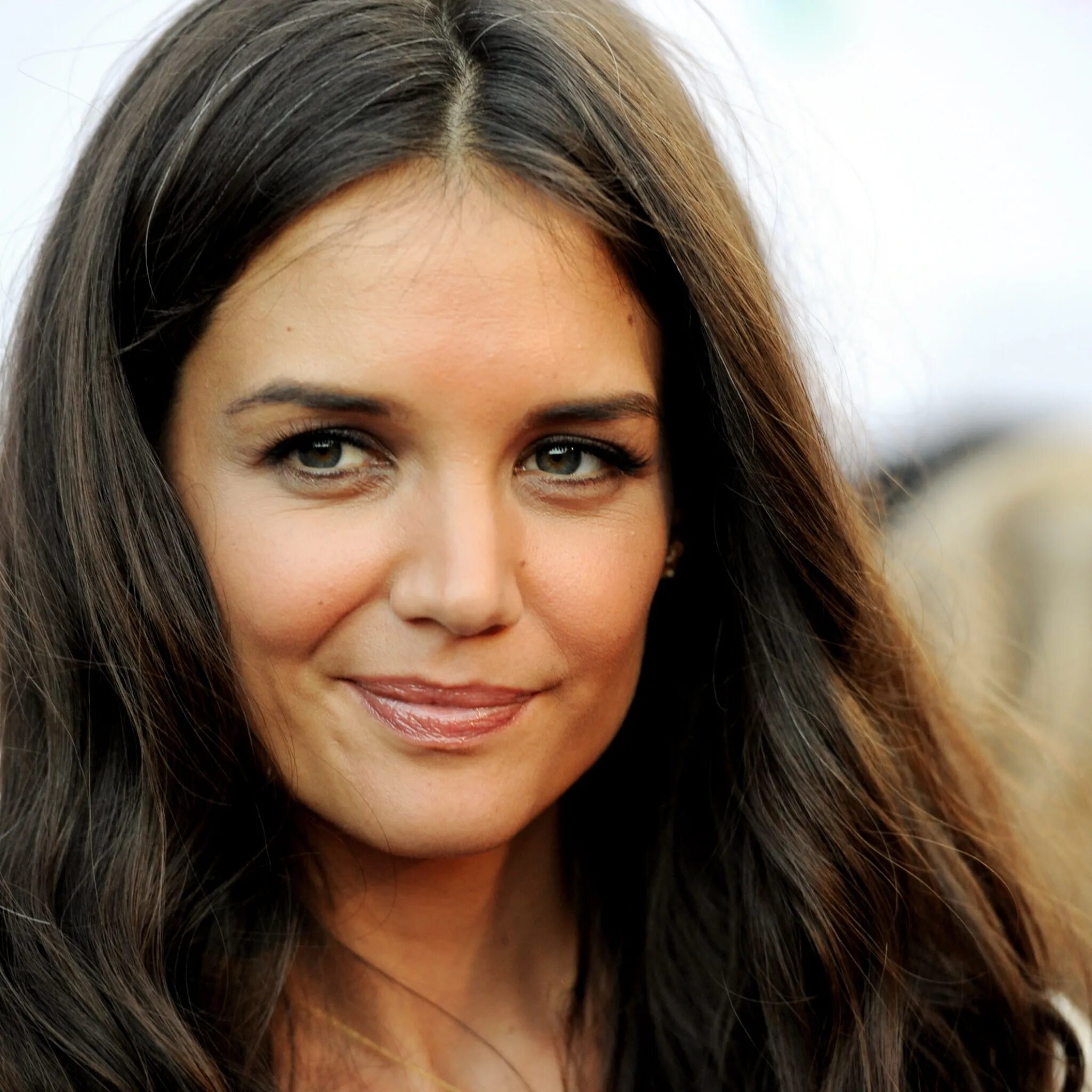 Katie holmes. Кэти Холмс Седина. Американские актрисы брюнетки. Актриса с родинкой.