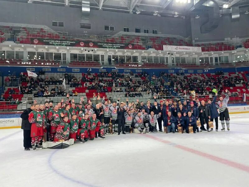 каток на амурском бульваре. тренировки хк ска фото. ледовый 17 декабря. ледовый каток. ледовый 17 декабря.