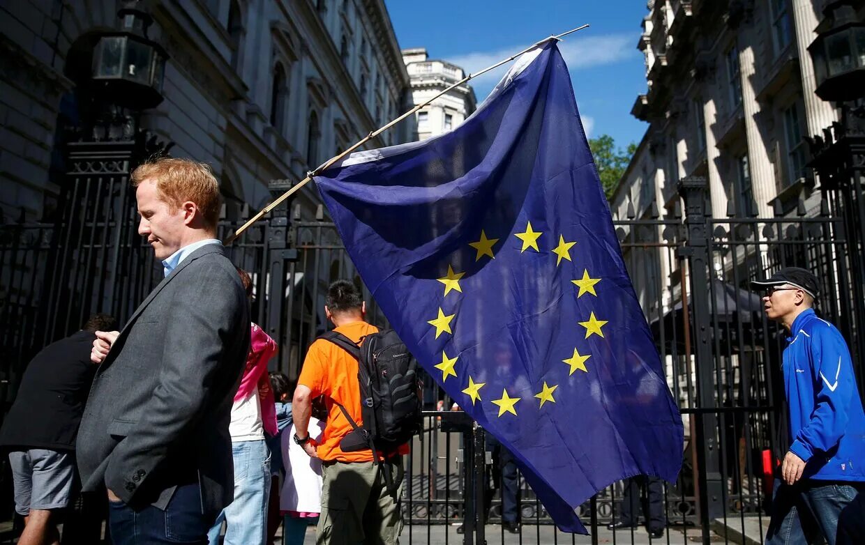 День европы есть. Европейский Союз (Евросоюз). Флаг Евросоюза. Евросоюз кризис. Кризис в Европе.