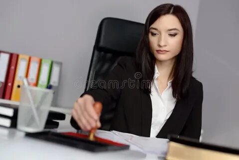 Предложила ей работу