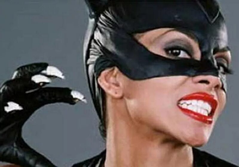 Холли берри женщина. Yaya han catwoman. Женщина кошка актриса. Catwoman холли берри. Холли берри женщина кошка.