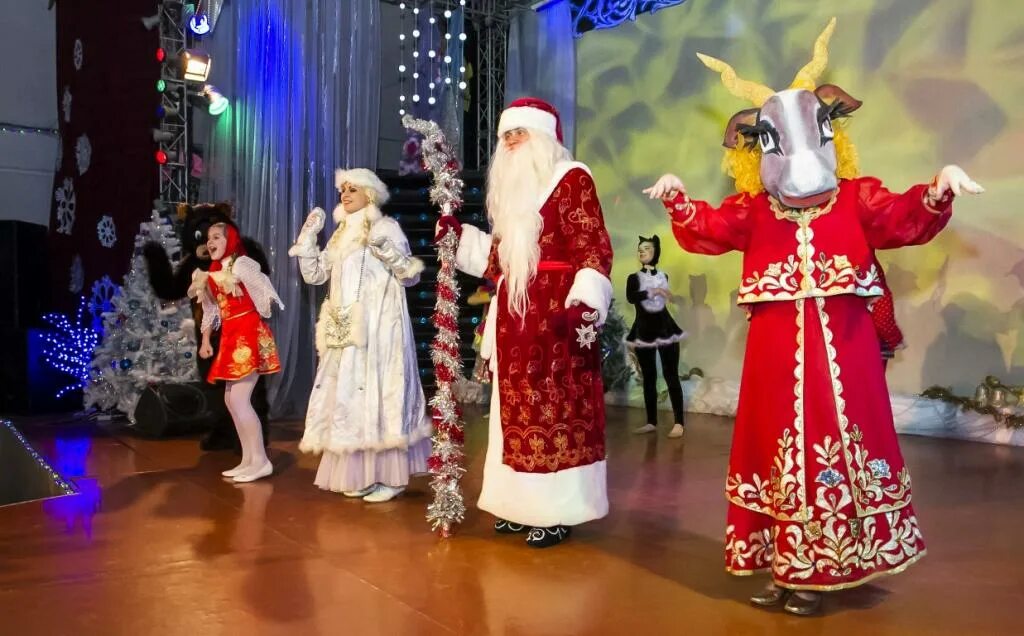 Ансамбль жар птица. Соль-илецк театр танца жар птица. Метеор городец сайт. Городец. Метеор городец танцы.