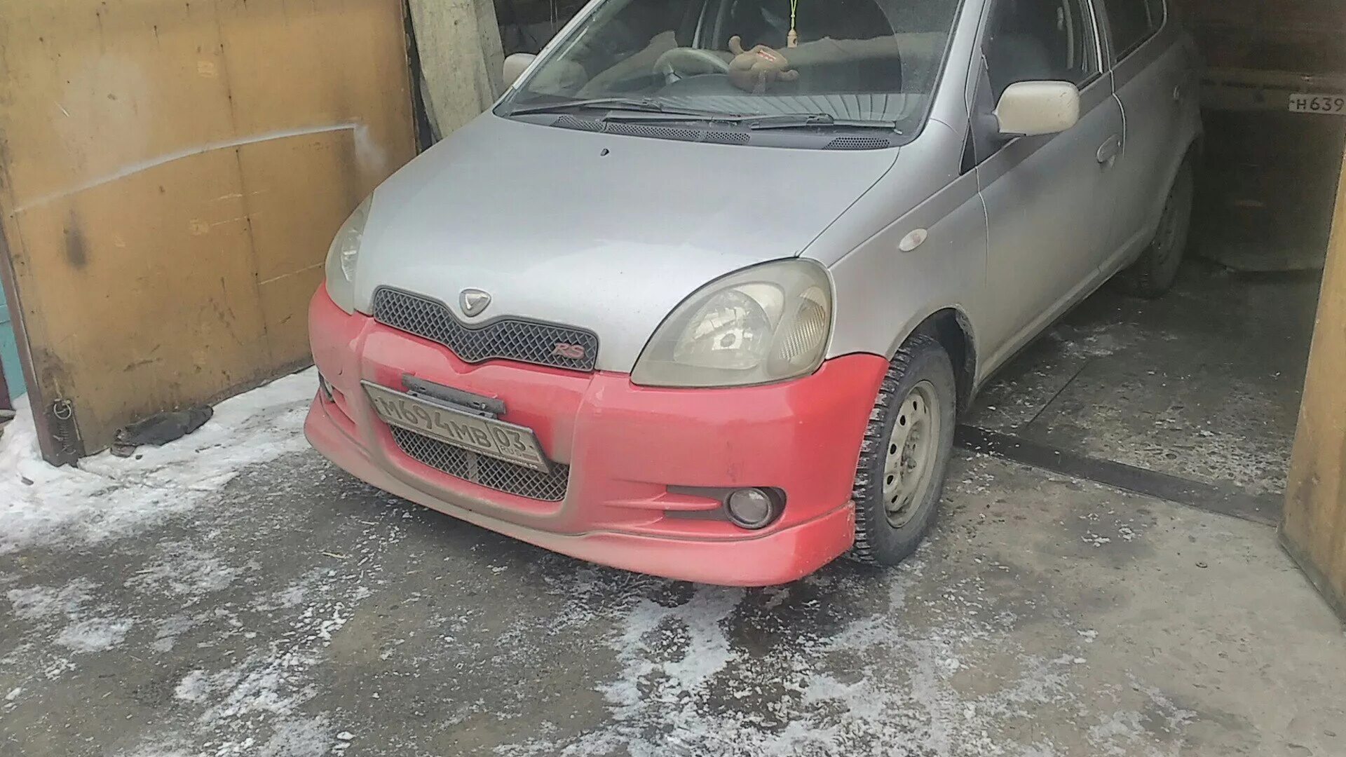 Бампер на Витц 2000. Бампер передний Тойота Витц 2003. Бампер передний Toyota Vitz RS. Бампер Тойота Витц 2002.