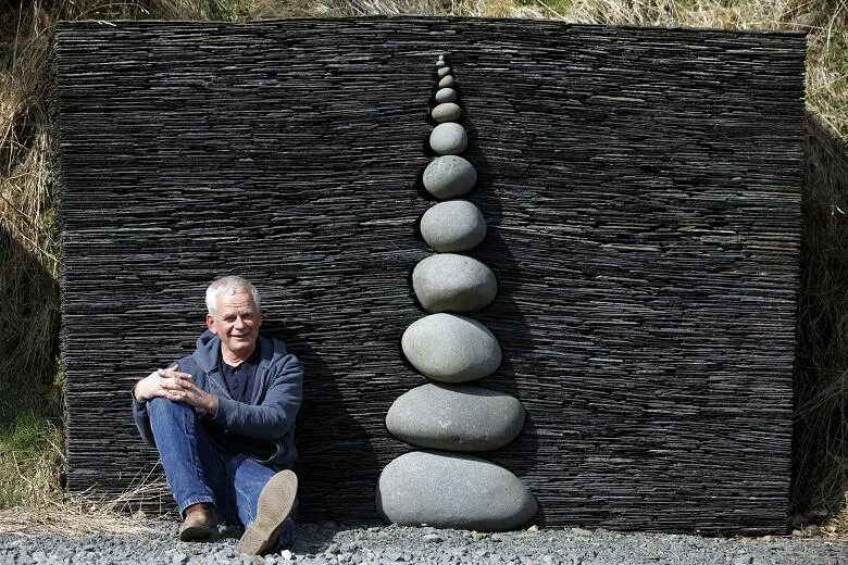 Энди Голдсуорси. Энди Голдзуорти (Andy Goldsworthy). Энди Голдсуорси художник. Энди Голдзуорти каменная река.