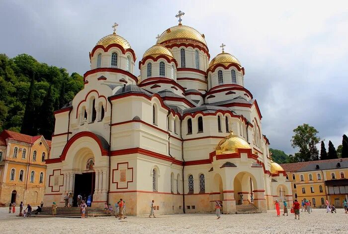 Новоафонский монастырь аб. Симоно-кананитский монастырь в абхазии. Новоафонский монастырь аб. Новоафонский мужской монастырь в абхазии. Ново-афонский симоно-кананитский монастырь абхазия.