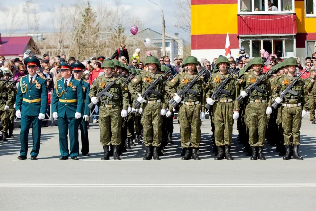 9 мая 2015 год. Парад Южно Сахалинск. Южно-Сахалинск 9 мая. День Победы Южно-Сахалинск. Парад 9 мая Сахалин.