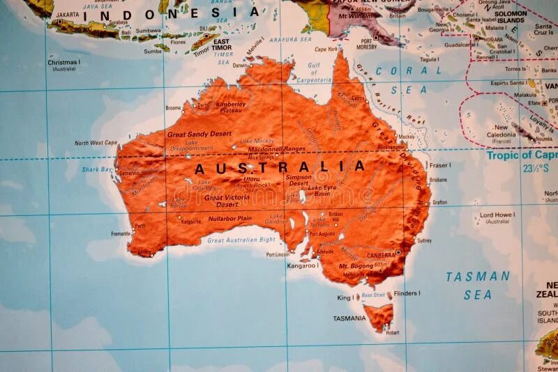 положение материка относительно экватора. холодные течения австралии. мысы африки. географическое положение материка австралия. южный тропик пересекает австралию.