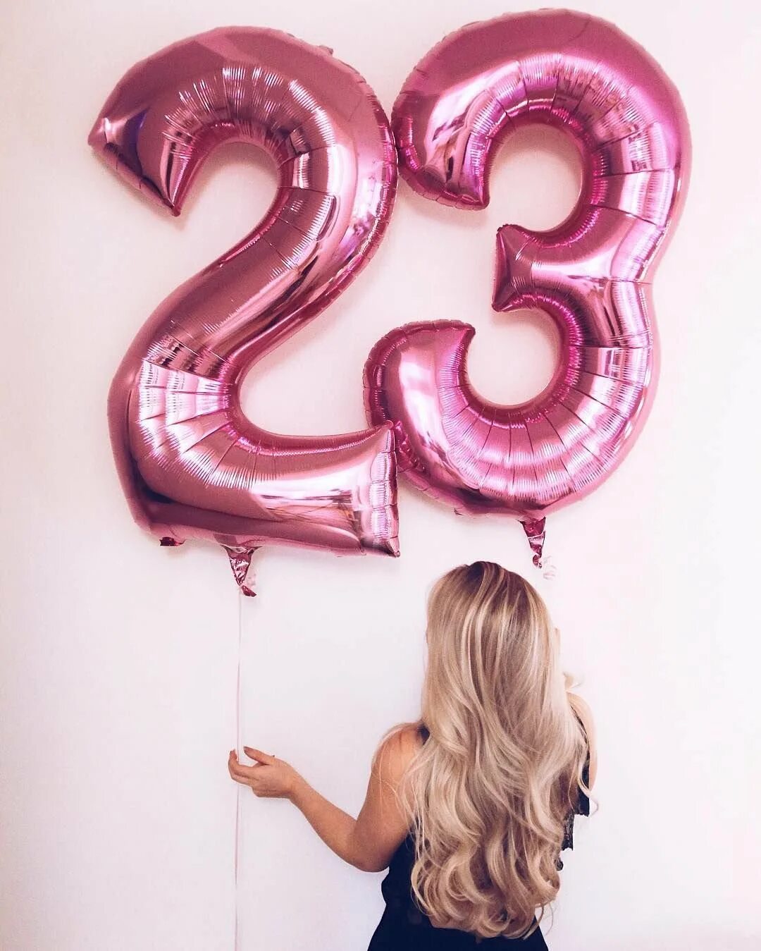 Поздравления с днем рождения 22 года девушке. Фотосессия на день рождения. Фотосессия на день рождения 25 лет. Фотосессия с шарами цифрами. Цифра для фотосессии.