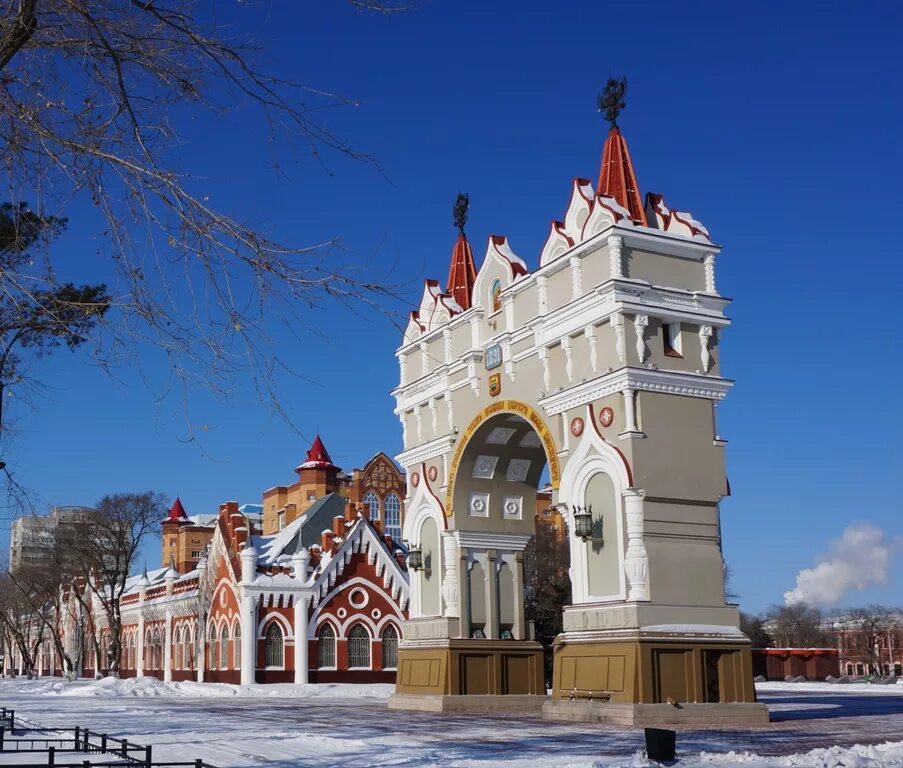 Триумфальная арка Благовещенск. Благовещенск Амурская область архитектура Благовещенска. Арка в Благовещенске Амурской области. Триумфальная арка в Благовещенске Амурской области. Сайт благовещенска в контакте