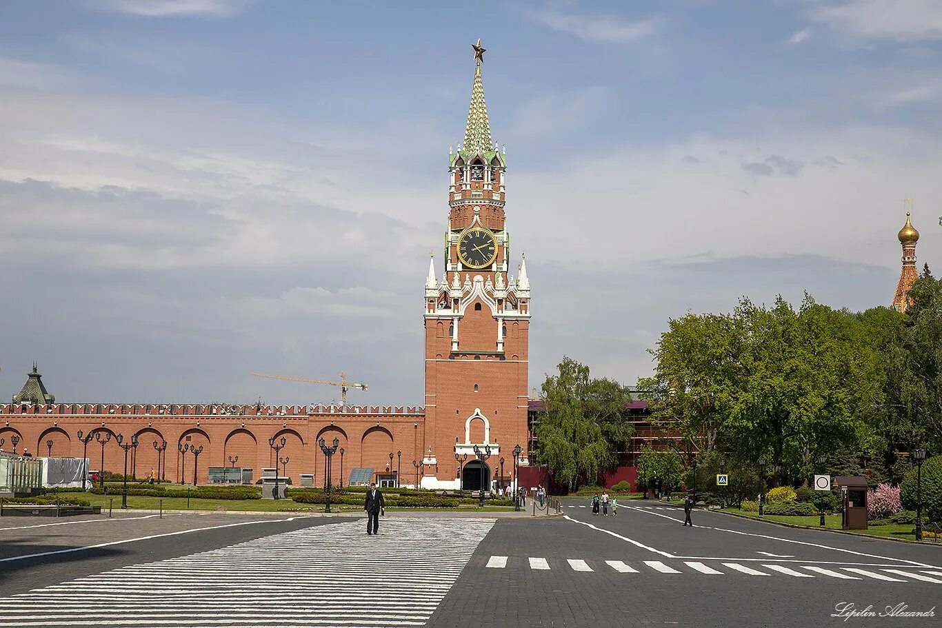 Башня служит входом для посетителей кремля. Спасская башня кремля. башни кремля спасская башня. фроловская башня московского кремля. спасская (фроловская) башня.