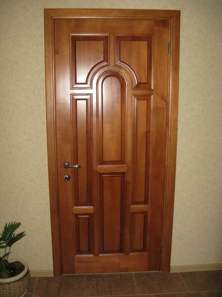Купить деревянную дверь б у. Массивная деревянная дверь. Дверь входная деревянная. Деревянные двери межкомнатные. Деревянные двери из массива.