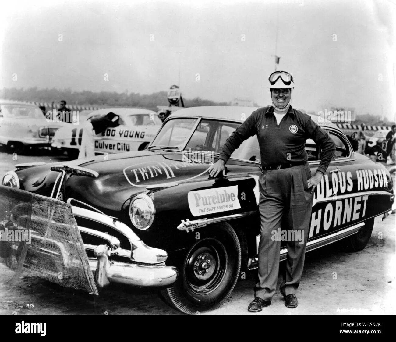 Hudson Hornet 1953. Marshall Teague Hudson Hornet. Хадсон Хорнет 1953 двигатель. Маршал Тиг Хадсон Хорнет. Включи гудзон еду на машине