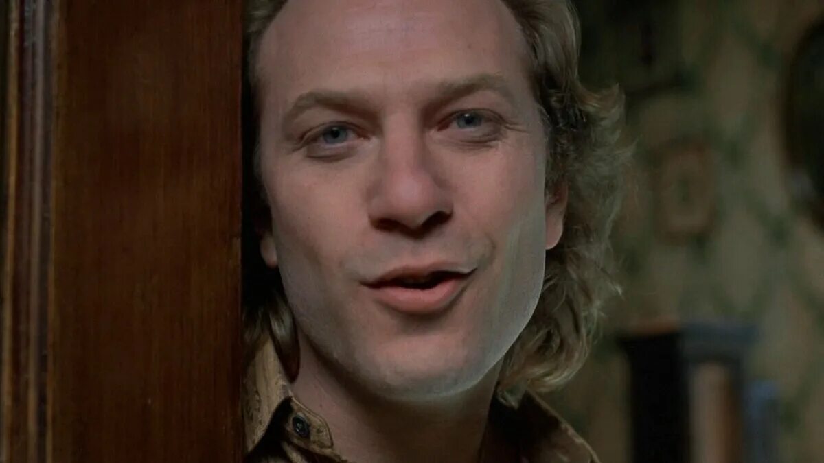 Джейм гамб буффало билл. Ted levine в молчании ягнят. Тед левайн молчание ягнят. Буффало билл из молчания ягнят. Буффало билл молчание.