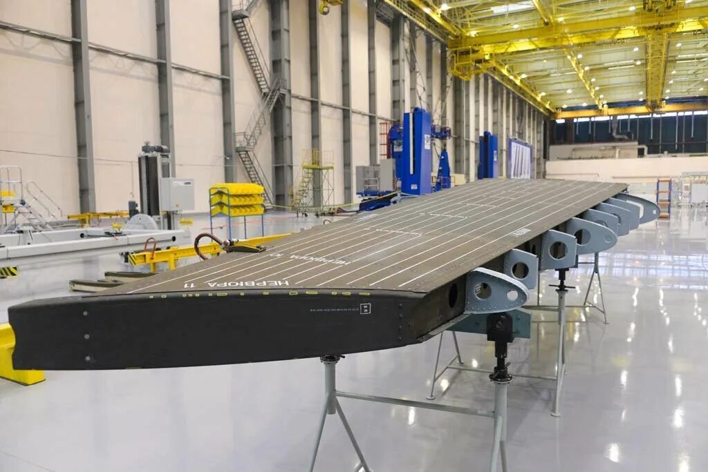 Материал для изготовления самолета. Крыло мс-21 композит препрег. Мс 21 композитные материалы. Материал для изготовления самолета. Черное крыло мс-21 аэрокомпозит.