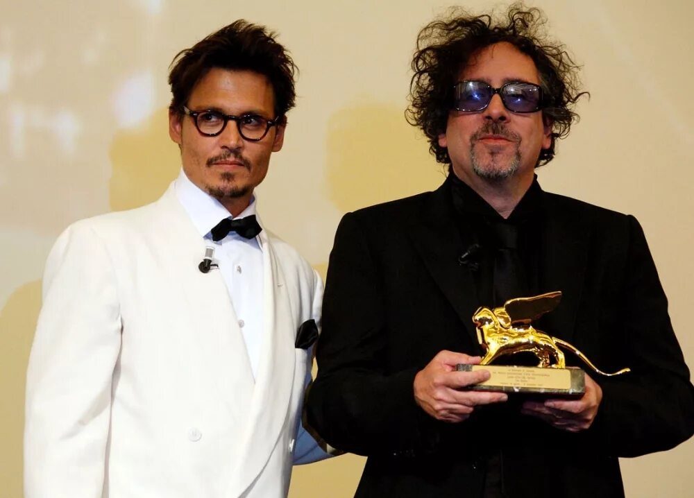 Бертон тим депп. Тим бертон. johnny depp tim burton. депп и бертон. джонни депп с тимом.