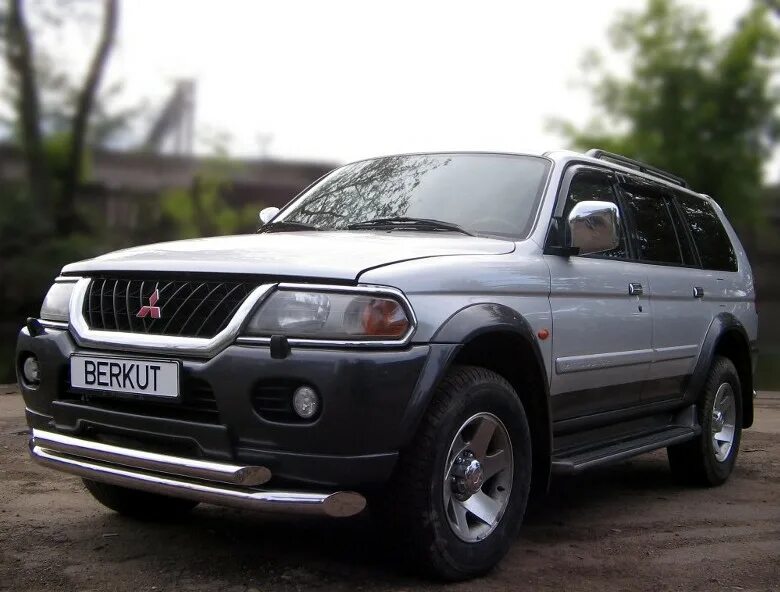 Pajero 2000 год. Mitsubishi Pajero Sport 2000. Mitsubishi Pajero Sport 2000-2008. Мицубиси Паджеро спорт 2000 года. Mitsubishi Pajero Sport 2008 года.