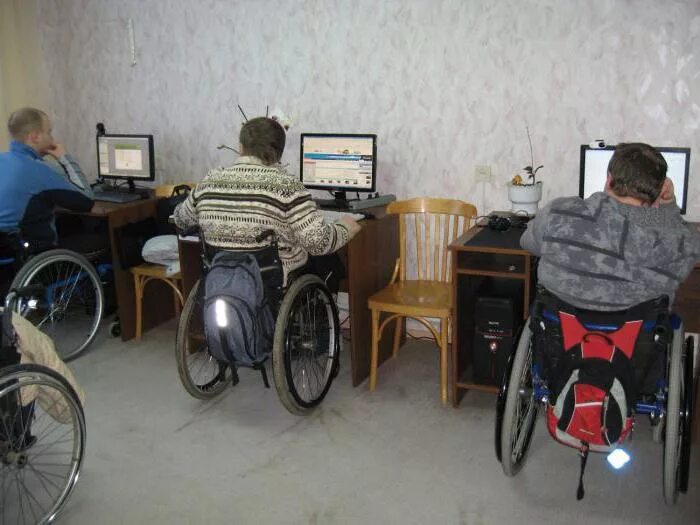 Инвалид рабочей группы работа. Трудоустройство инвалидов. место для приема инвалидов. приют для людей с ограниченными возможностями. места для инвалидов пенсионеров.