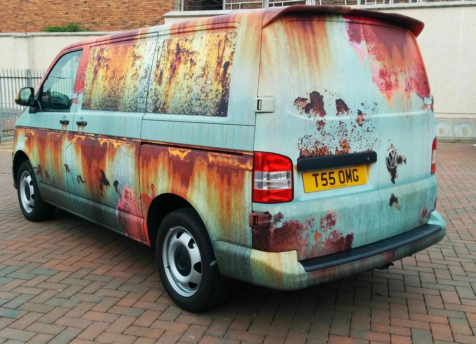 плёнка для автомобиля под ржавчину. ржавый шевроле тахо. Dodge challenger в пленке. Rat look ауди 80. винил на додж чарджер.