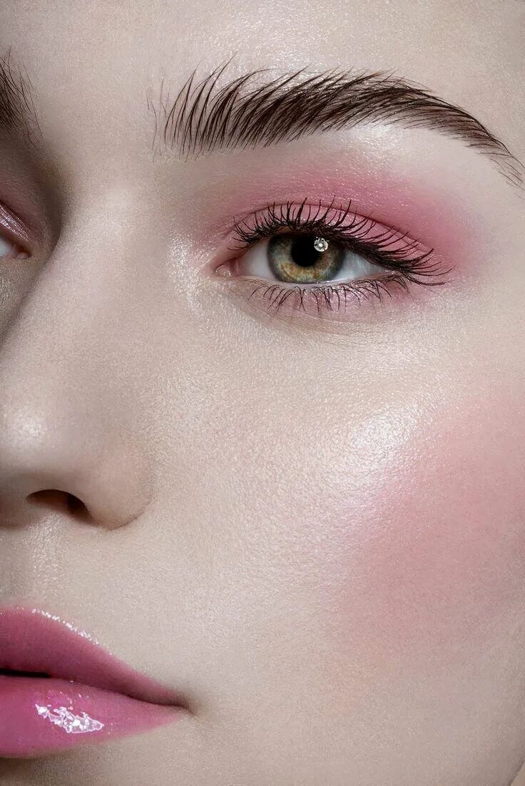 Colour макияж. Розовые тени. розовый макияж. нежный розовый макияж. нежно розовый макияж.