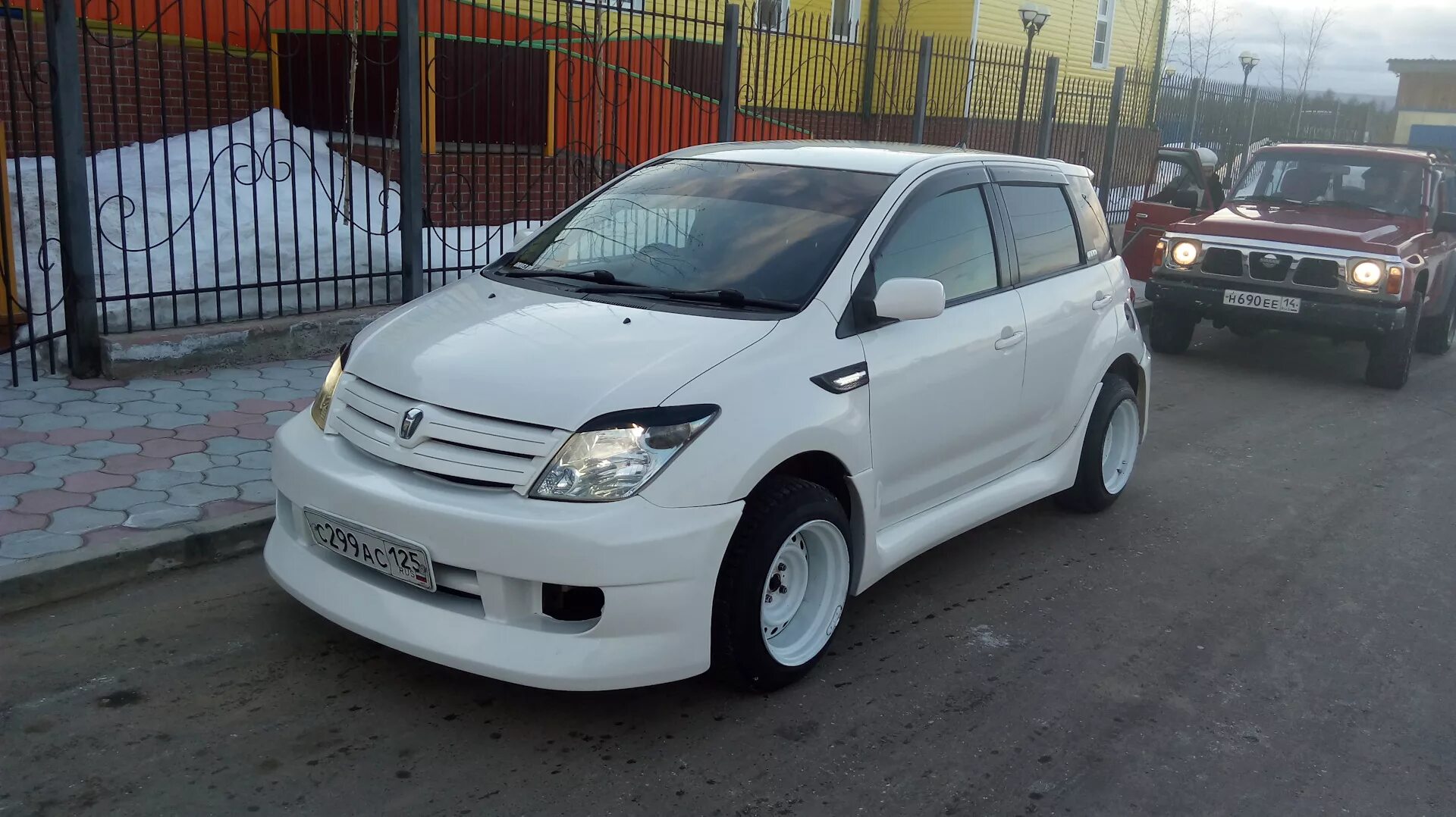 Ist 2000. Тойота ист 2016. Тойота ист 2000. Фит с прицепом. Ist 2000.