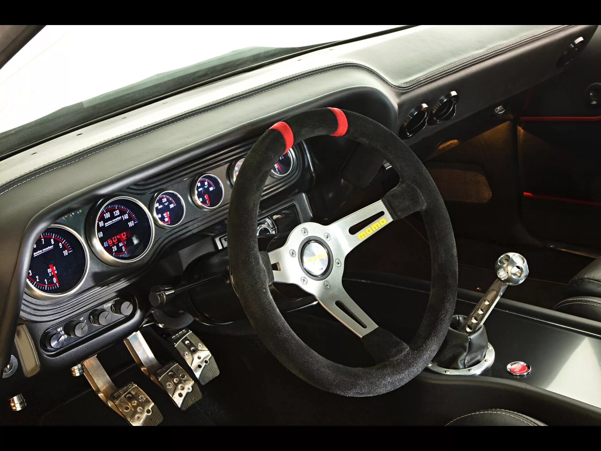 Торпеда классика. Dodge Challenger 1970 Interior. Додж Челленджер 1970 салон. Dodge Charger 1970 салон. Додж Чарджер 1970 салон.
