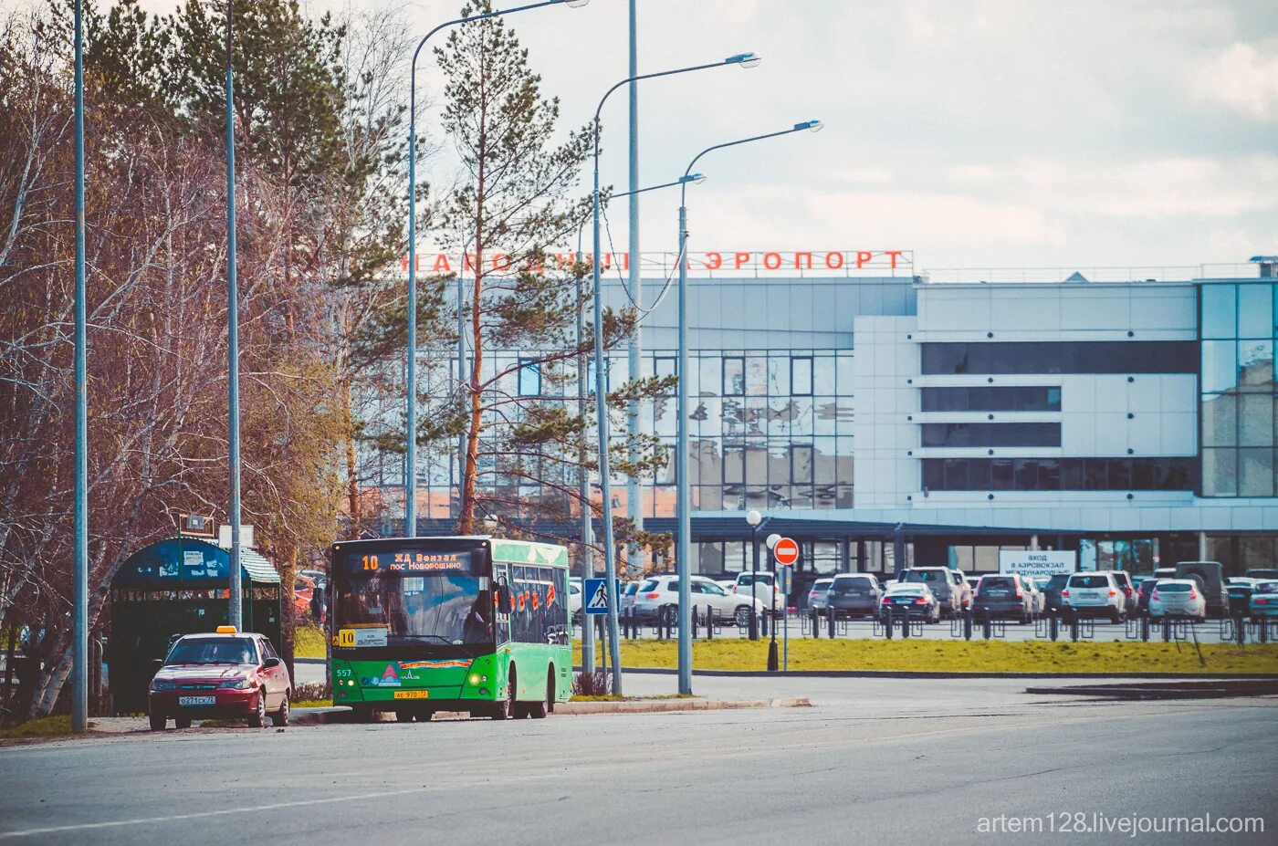 Номер тюменского автовокзала. Аэропорт Рощино. Аэропорт Рощино автобус. Аэропорт Тюмень общественный транспорт. Рощино метрополитен база.