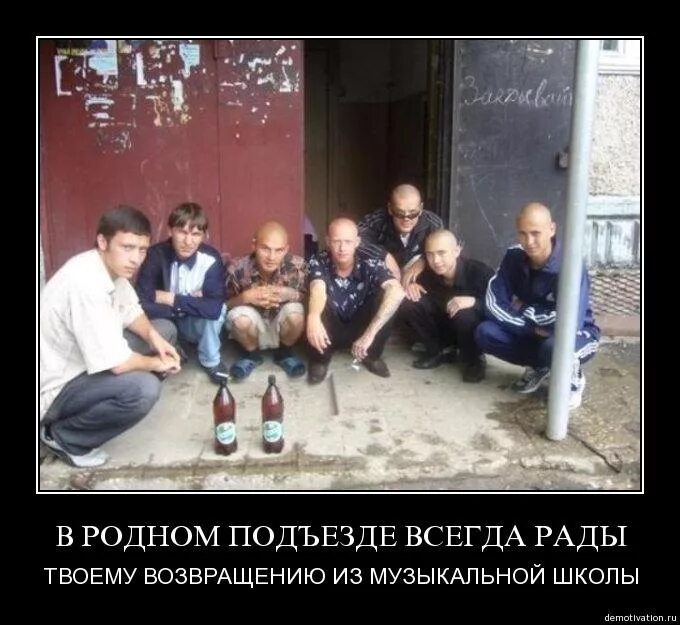 под твою музыку. музыкальный вечер. открытка с мелодией. скрипка нежность. девушка на рояле.