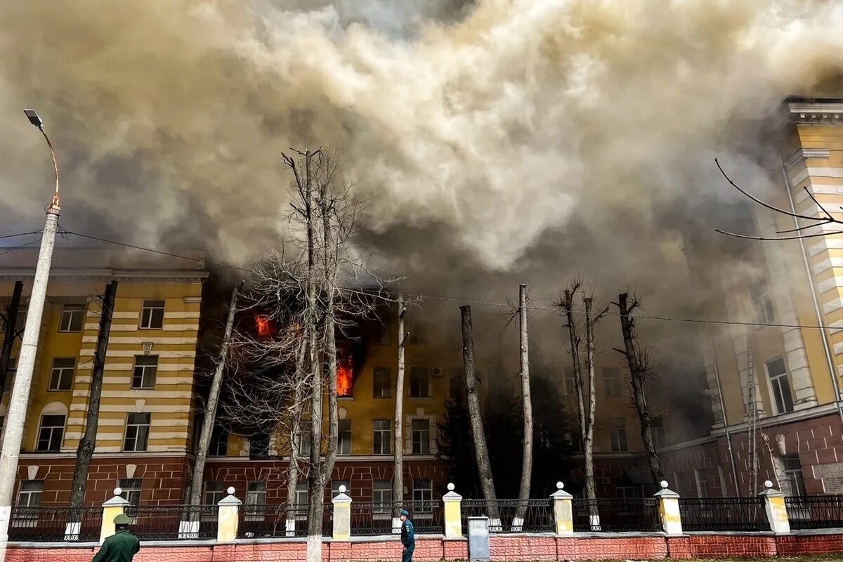 Сегодня видел где. НИИ Минобороны Тверь пожар. Пожар в ЦНИИ ВКО В Твери. Пожар в Твери 21.04.2022. НИИ 2 Тверь пожар.