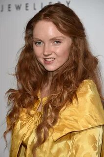 Сексуалды әйелдер мастурбация жасайды және фотосуреттерді шығарады