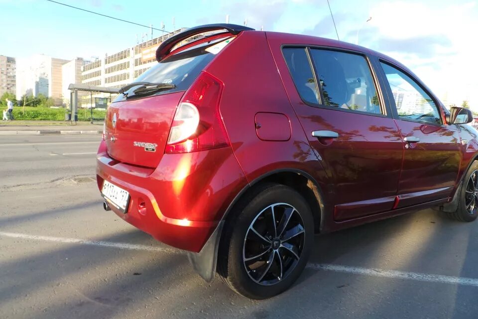 Спойлер сандеро 1. Задний спойлер renault sandero. Renault sandero 1 спойлер. Спойлер сандеро 1. Обвес степвей на сандеро 1.