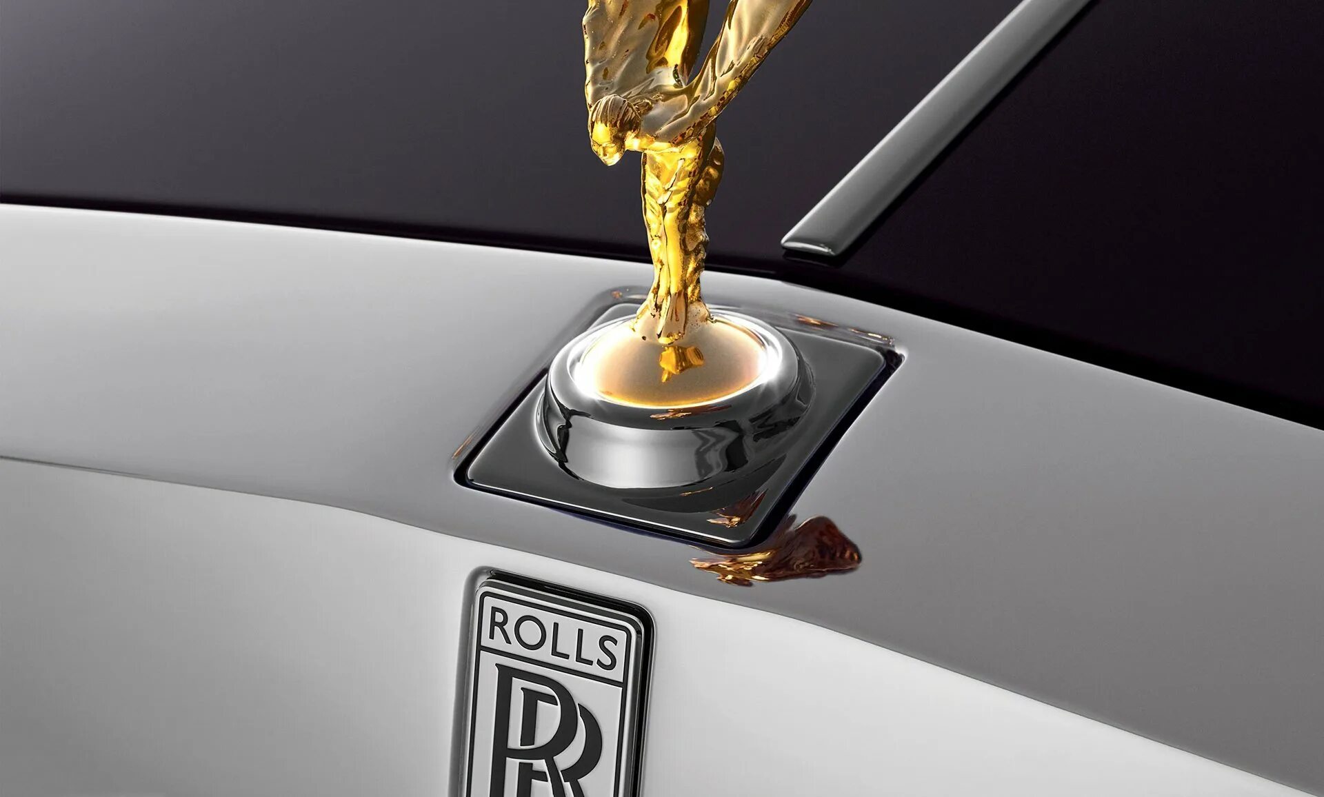 Значки на капоте машины. Rolls Royce дух экстаза. Роллс Ройс Фантом значок. Дух экстаза на Rolls Royce Phantom. Rolls Royce шильдик.