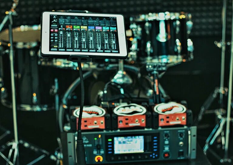 Покажи картинку синяя объемная цифра 8. Ул минина 1а нижний новгород. Цифра нижний новгород. It академия. 800 летие нижнего новгорода логотип.