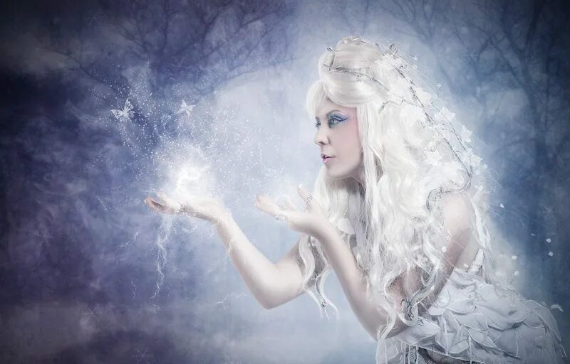 Зеркало и свеча. Магия января. Девушка солнце фэнтези. Май магия. Магия января.