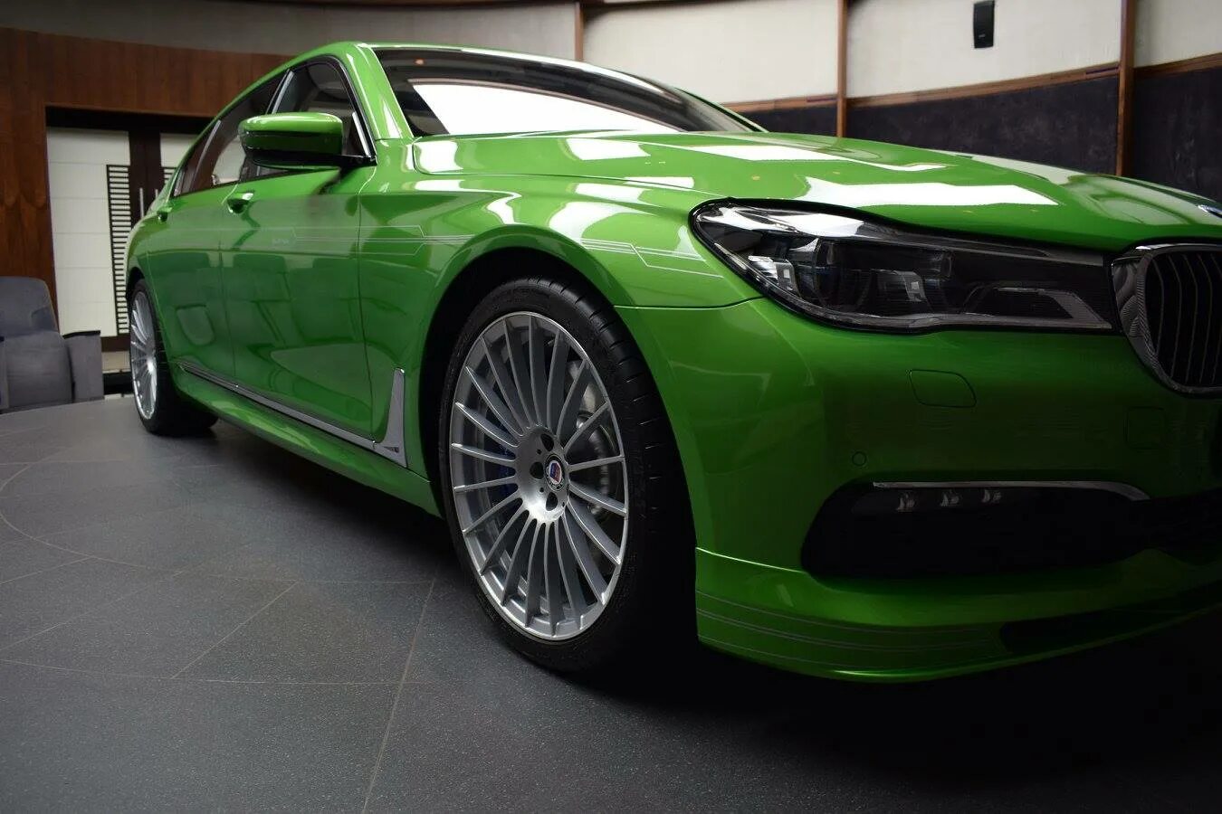 Alpina Green Metallic 2. BMW Alpina b7. Альпина b7 зеленая 2017. Audi java Green Metallic.