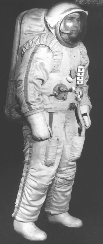 Орлан костюм космонавта. Скафандр космонавта 1965. Скафандр кречет 94. Скафандр алексея леонова. Космический костюм.