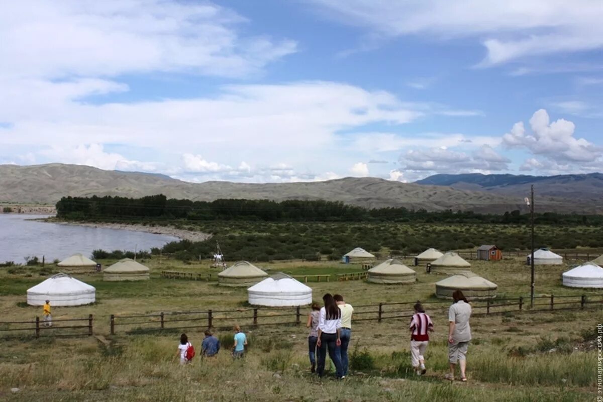 Тыва отдых. Алдын-булак этнокультурный комплекс. Тыва отдых. Озеро дус-холь сватиково. Юрточный городок бий-хем.