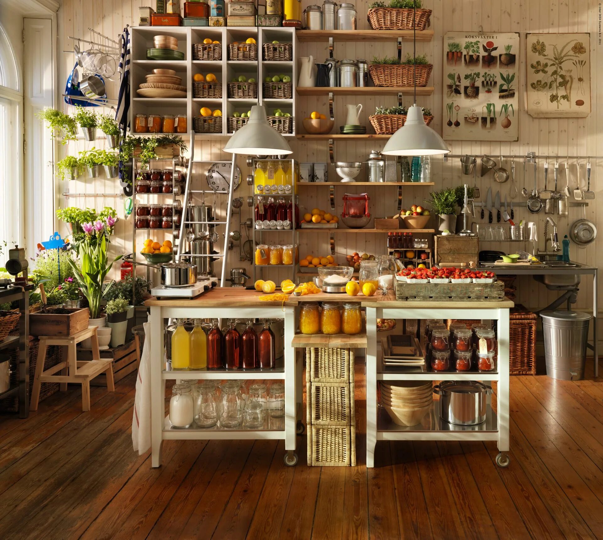 Store kitchen. Мелочи для интерьера. Лавка на кухне в интерьере. Стеллаж на кухню. Интерьер магазина кухонь.