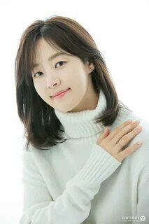 Nov 29, 2017, Actress Han Ji Hye donated 10 million won (about 1 million ye...