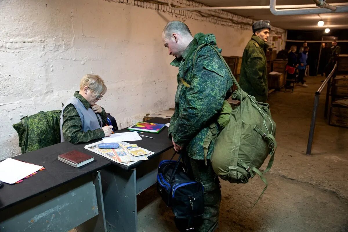 призывники. срочники. почему не будет мобилизации в 2024. власти россии о возможности новой волны мобилизации. солдаты россии на украине.