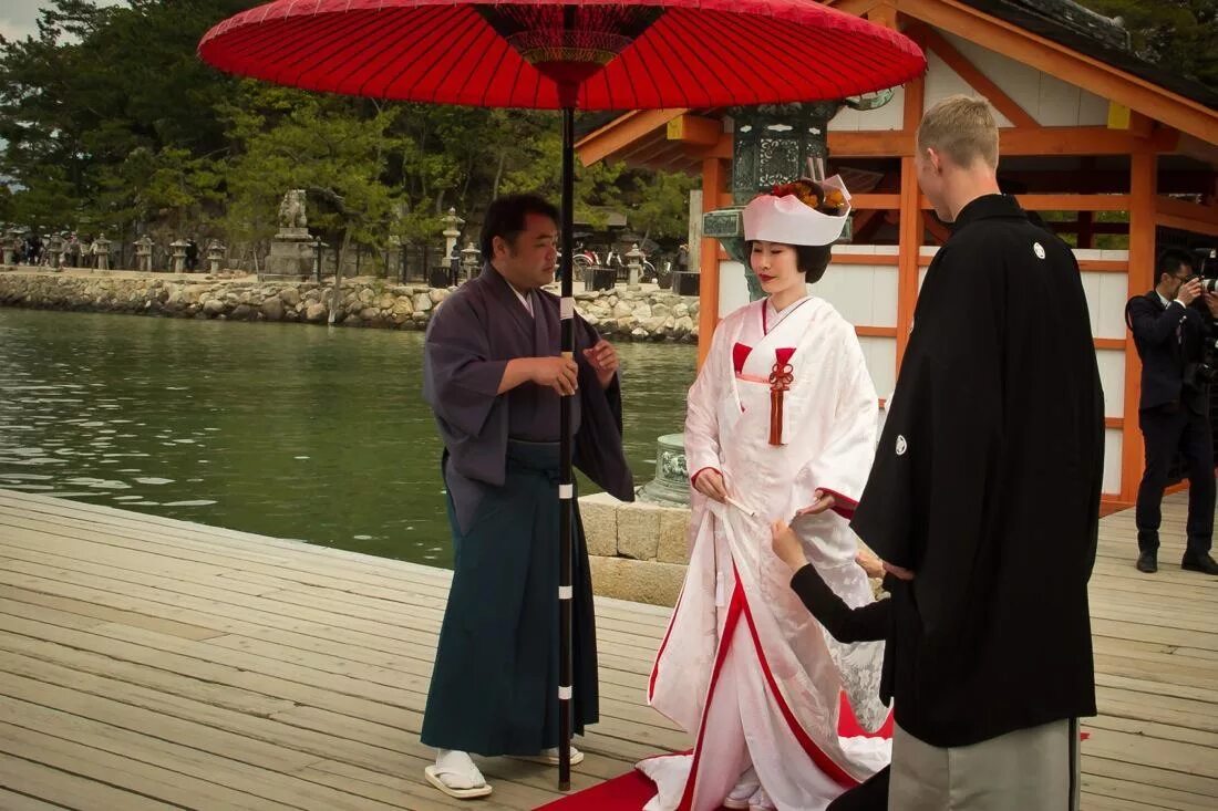 Кайкэн Япония свадьба. Япония свадьбы Shinto Style. Японская свадьба традиции. Традиционная японская свадьба. Японский жених