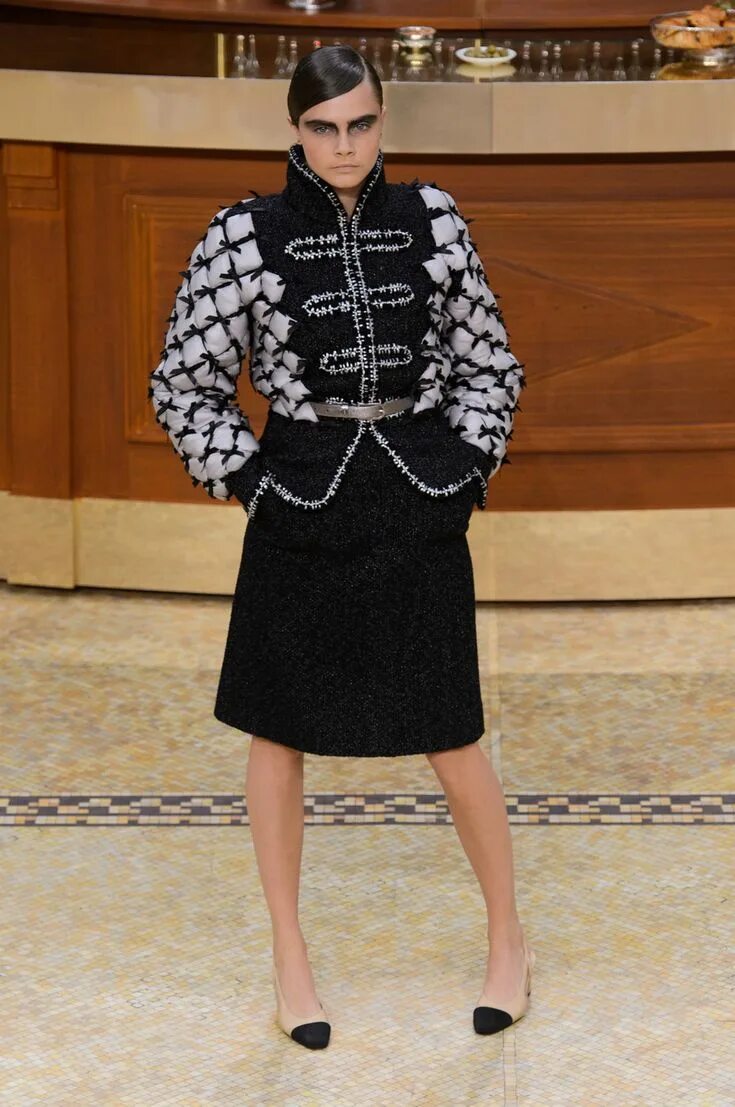 Chanel осень зима. Коллекция chanel осень-зима 2018-2019. Chanel 2018 2019. Шанель осень зима 2008. Коллекция chanel осень-зима 2018-2019.