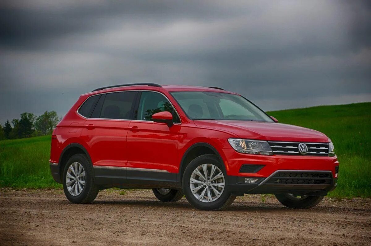 Кроссовер недорогой надежный и экономичный какой. Volkswagen tiguan кроссовер. фольксваген тигуан 2025 красный. volkswagen tiguan 2025 кроссовер. паркетники фольксваген тигуан.