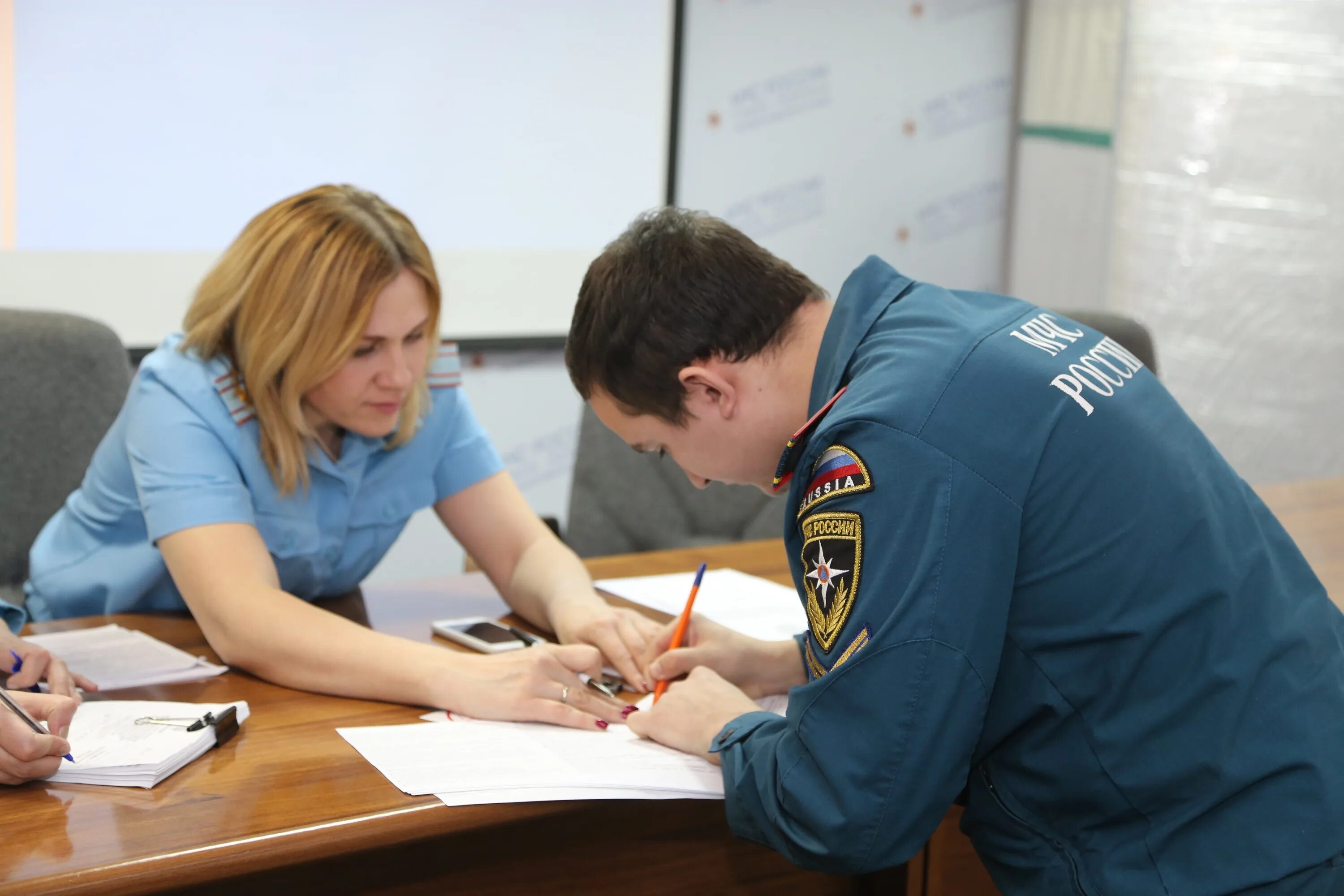 Мчс россии переход на летнюю форму. Психологи цэпп мчс. Противопожарная служба – подразделение мчс россии. Мчс работа с личным составом. Мчс работа с личным составом.