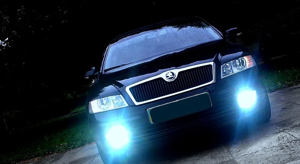 Ксенон шкода а5. Led туманки Octavia a5 RS. ПТФ Skoda Octavia a5. Skoda Octavia a5 ксенон фара.