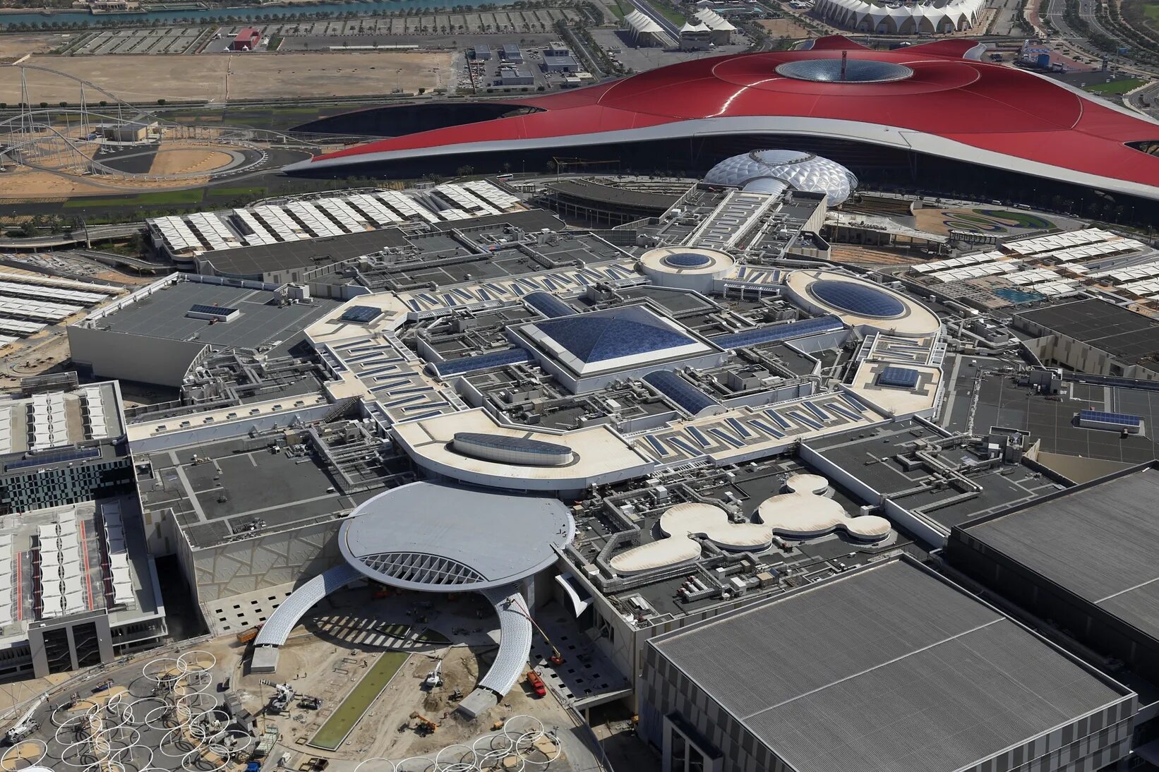 Yas mall абу даби. Абу даби торговый центр. Яс молл в абу даби. Абу-даби торговый центр яс молл. Яс молл в абу даби.